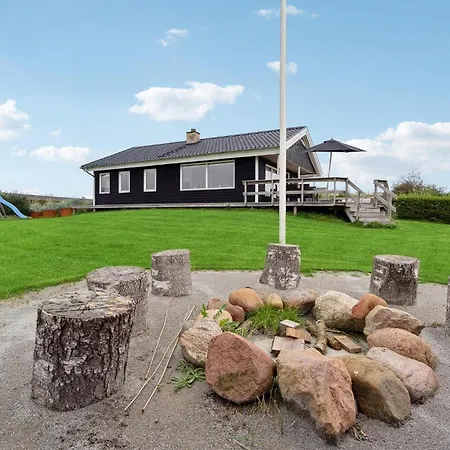 Three-bedroom In Holiday home *