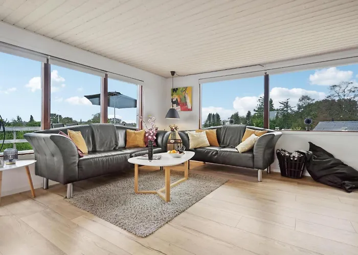 Σπίτι διακοπών Three-bedroom In *